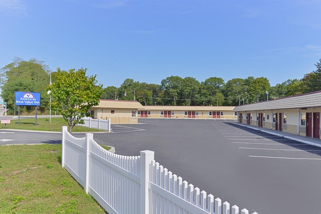 Americas Best Value Inn - Port Jefferson Station - Long Island Exterior photo